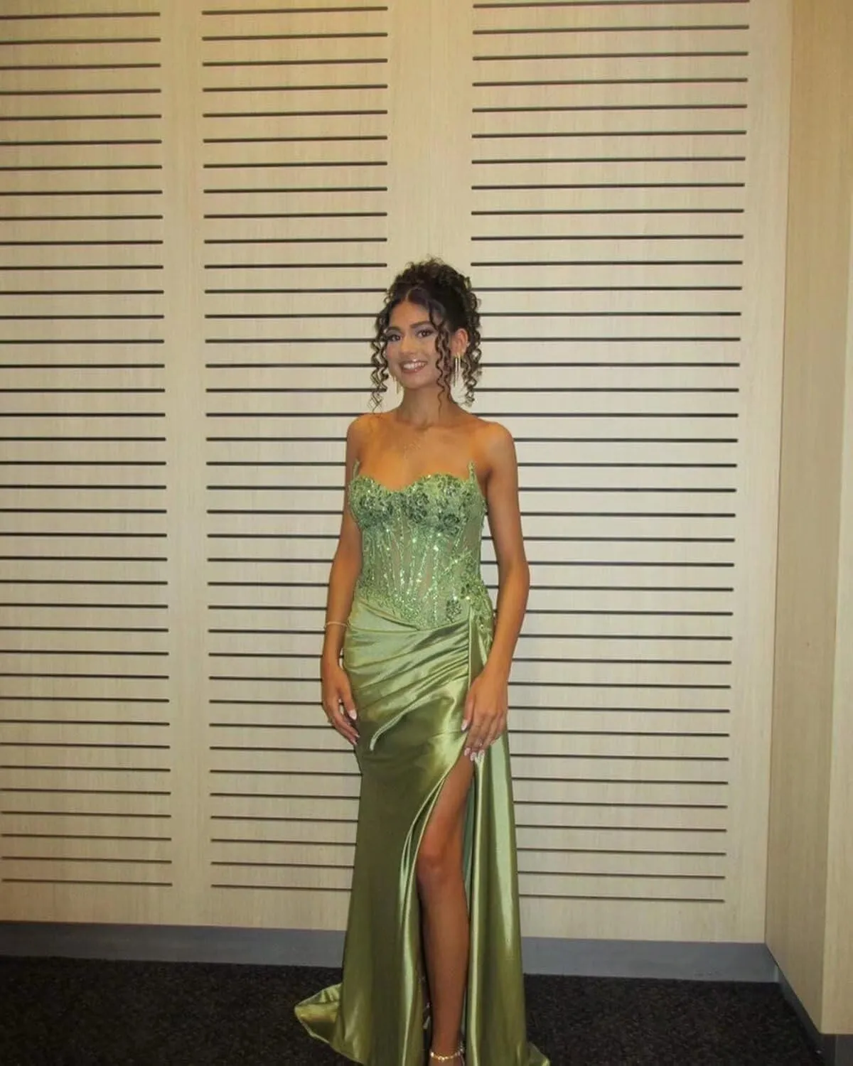 Satin Corset Prom Dresses Lace Applique Mermaid Spartkly Spaghetti Straps Formal Evening Gowns with Slit
